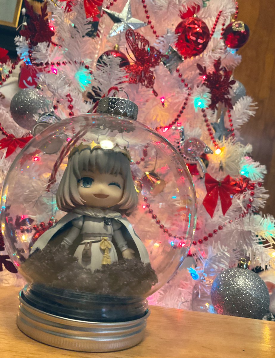 オベロン(Fate) 「I bought this clear Christmas ornament t」|💭 Oberon Apologist 🇲🇽のイラスト