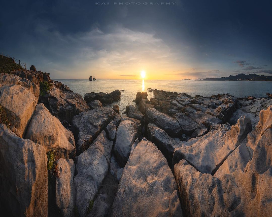 See ​different ﾞscenery and ​have ﾞa ⳿good ᠍mood.