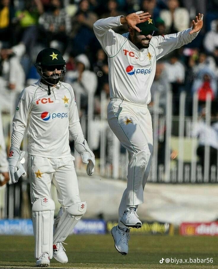 chughtae31's tweet photo. Day 58 of Tweeting for the support of #Murshad and his #kaptanaa
#BabarAzam𓃵
#MuhammadRizwan
#Rizbar
"Don’t worry about how it’s going to Happen, that’s not your Job. Your job is to Believe that Allah has it under Control.." https://t.co/hIdf1WwYS5