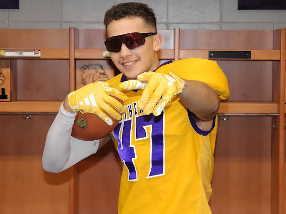 I am blessed to receive my 2nd  D1 offer from @WIUfootball!! <a href="/youngballcoach_/">Hayden Chandley</a> <a href="/DC_Pioneers/">David Crockett HS Football</a> <a href="/CoachJoeDavis/">Joe Davis</a> <a href="/Pfeiffer_WIU/">Tristan Pfeiffer</a> <a href="/CSmithScout/">Chris Smith</a>