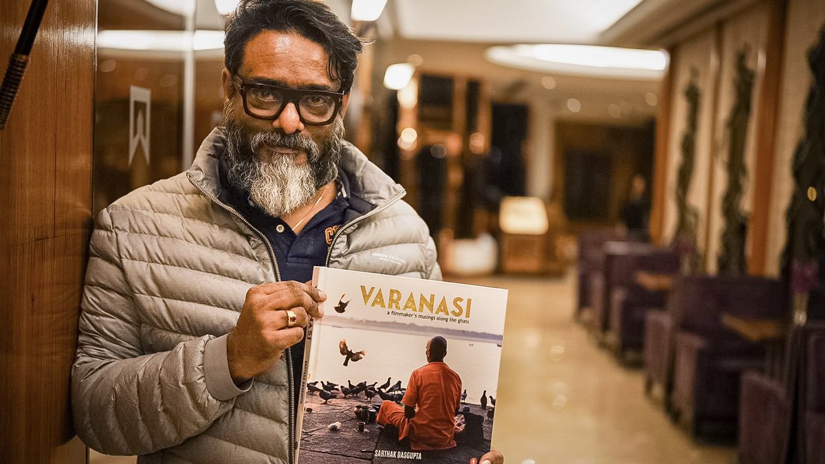 My first book. A coffeetable photography book of a 3 day trip to the city that’s an energy vortex. ‘Varanasi: A filmmaker’s musings along the ghats’

Is there a way I can present you a copy, @narendramodi @myogiadityanath ? #Varanasi #firstbook #author #streetphotography #hawakal