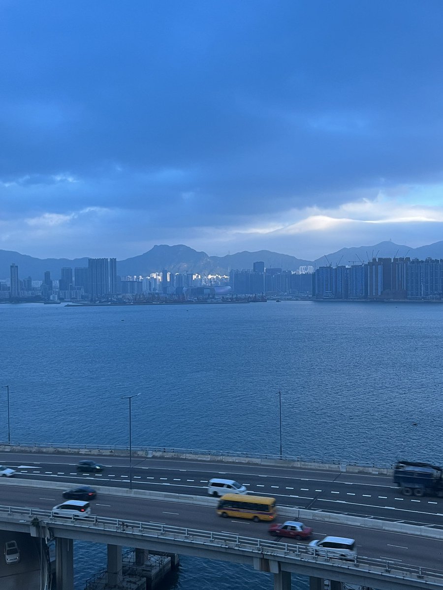 Surreal light in Hong Kong this morning