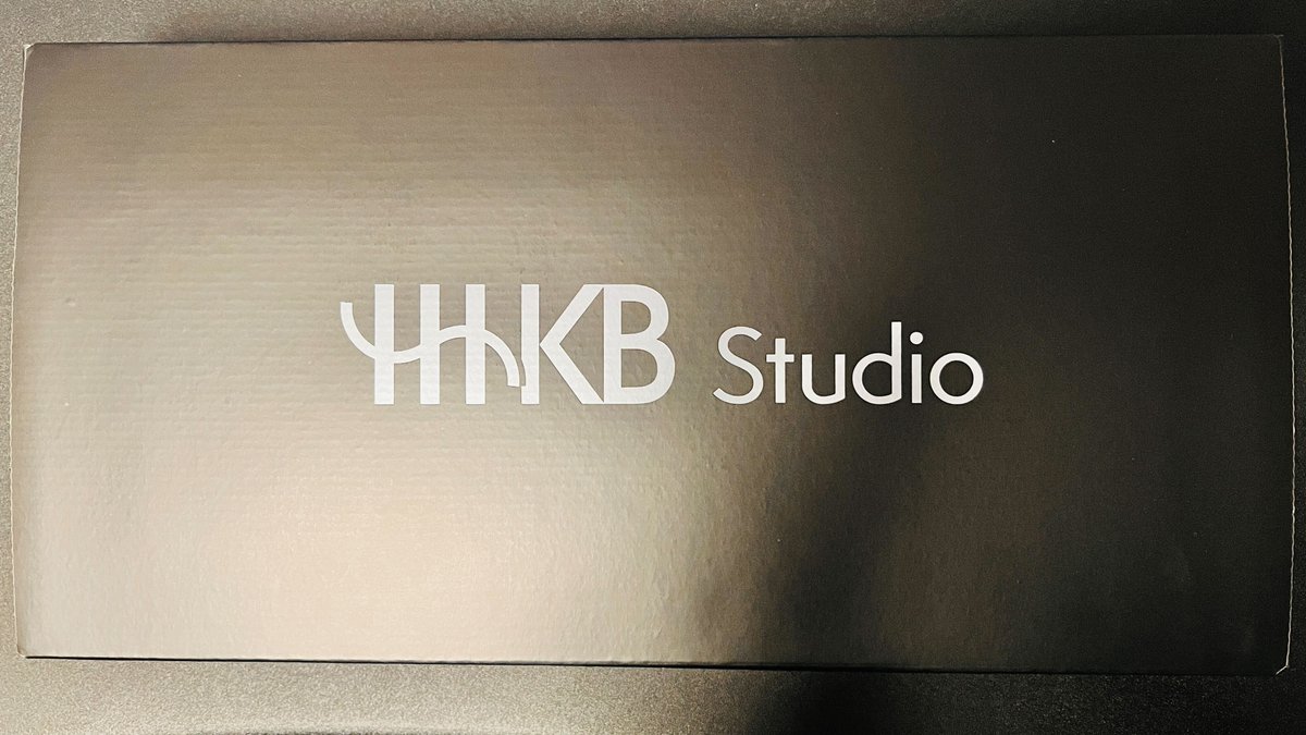 nextribe_r's tweet image. HHKB Studio
ｷﾀ━━━━(ﾟ∀ﾟ)━━━━!!

箱がブラックでカッコよすぎる・・・

#hhkb #hhkbstudio #happyhackingkeyboard