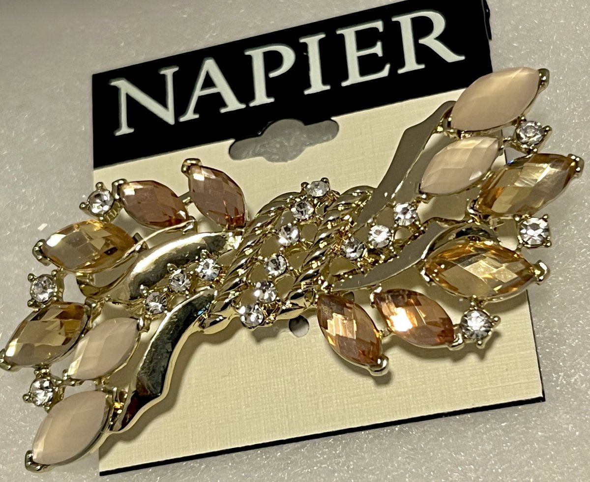 GIFTABLE #Napier Rhinestone Brooch Marquise Faceted Pink #Champagne Gold Tone 2' Pin NWT 

#giftideas #rhinestones #brooches #funfashion #giftsforher #stockingstuffers #lastminutegifts #holidayglitz #newyearsevefashion #ebayfinds 

ebay.com/itm/2665721960… #eBay via @eBay