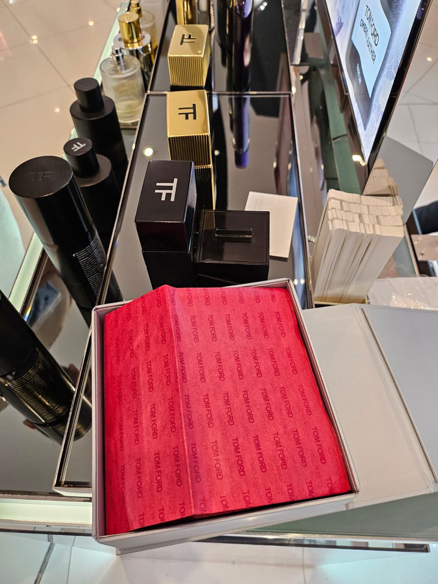 MrPsic's tweet photo. Un regalito de mi para mi, #liverpoolPolanco @TOMFORD https://t.co/BqyBSPTYDH