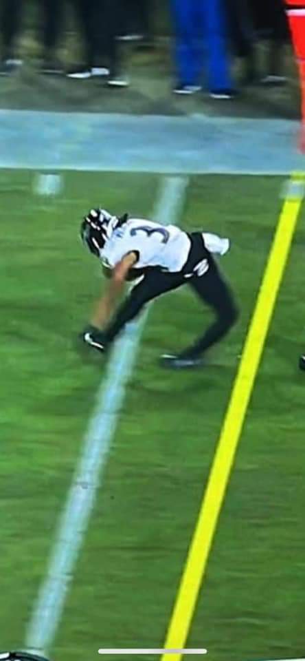 TrillaKayy's tweet photo. Praying for #KeatonMitchell that doesn't look good. #RavensFlock https://t.co/DKzs9qciFx
