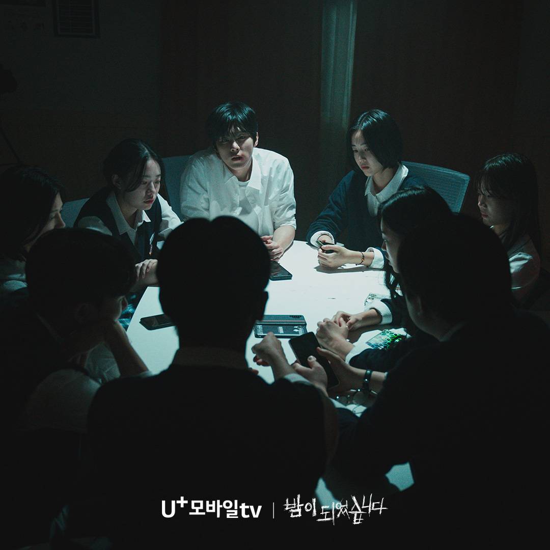 Kalo lagi nyari tontonan macem Battle Royale, Alice in Borderland atau Squid Game + cukup familiar dengan Mafia Game-- ini mungkin drakor yang cocok untuk kalian.

Cukup struggling nonton 3 episode pertamanya, tapi setelah masuk episode 4 semua mulai terasa seru dan menarik.