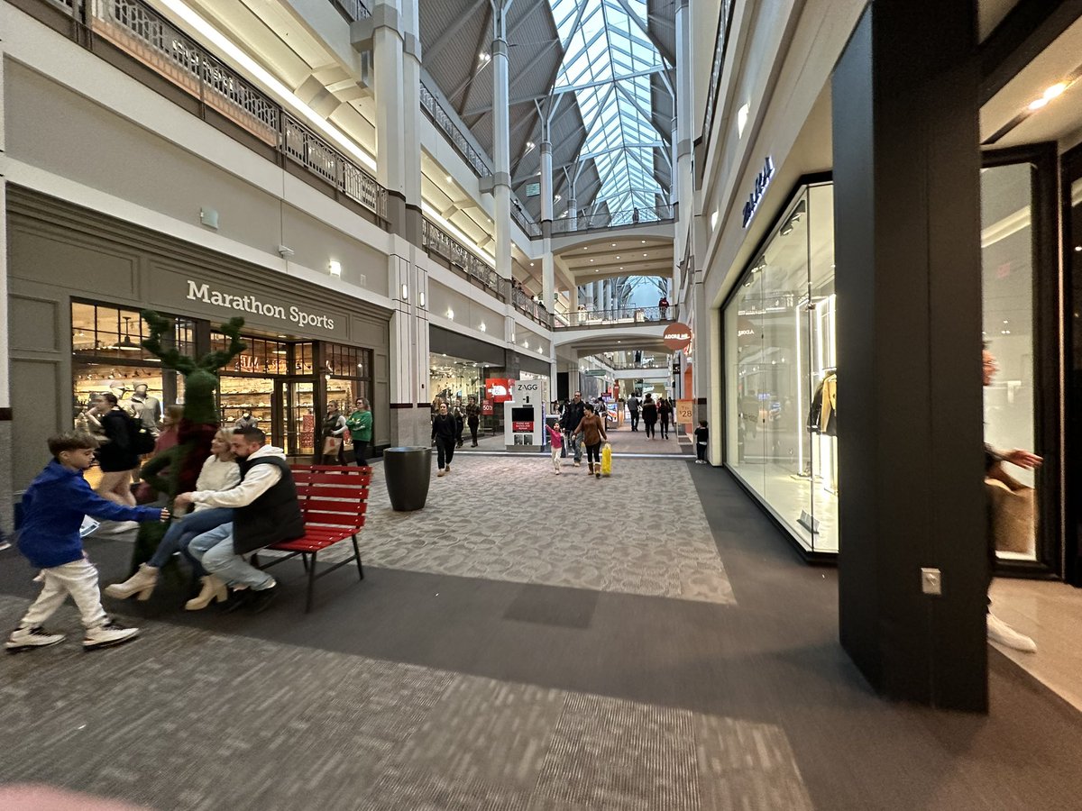 MALLREVIEWS's tweet photo. my providence place feud in 4 pictures: https://t.co/ujmnPoK2CZ