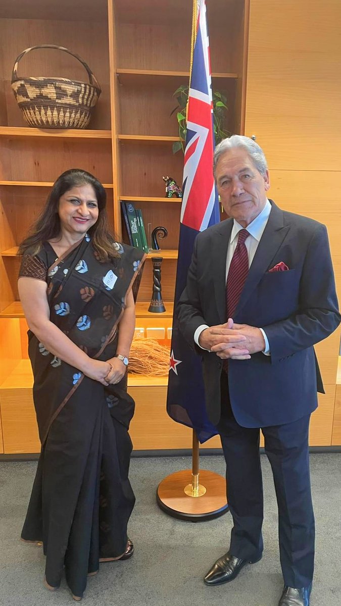 🇮🇳🤝🇳🇿#amritkaalkabharat HC Neeta Bhushan had the privilege to pay a courtesy call on Rt. Hon @winstonpeters, Deputy PM & Foreign Minister of New Zealand. India-NZ partnership is expanding. Look forward to further strengthening our cooperation. @MEAIndia @MFATNZ @IndianDiplomacy