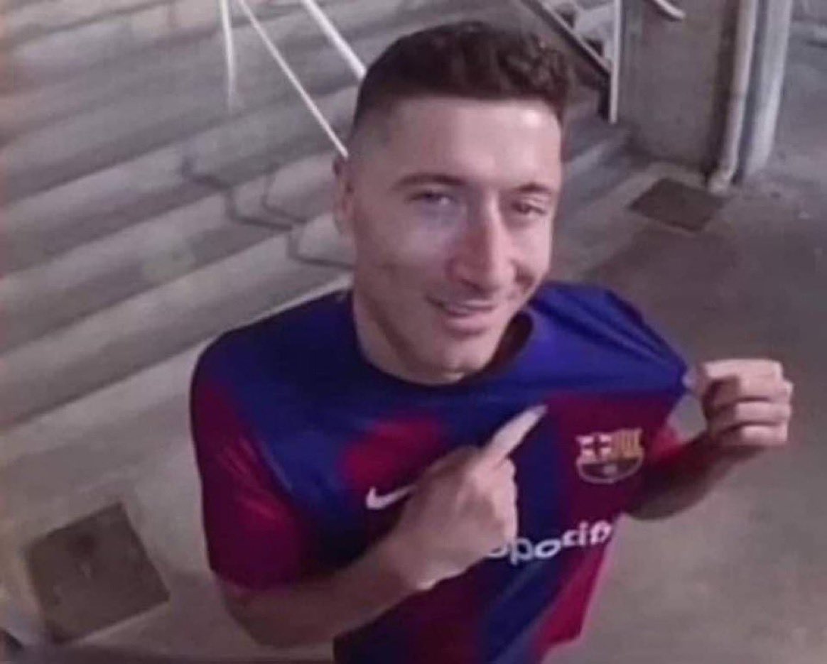 RandomFan8217's tweet image. No way, he missed here as well.