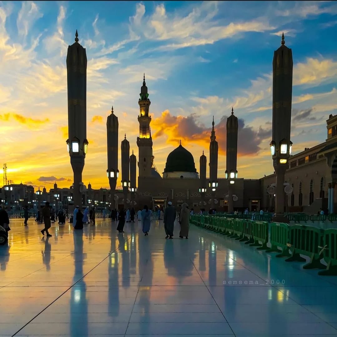 “Ama artık gitmek geliyor içimden 
 Bir sabah o mübarek nurun 
 Peşinden…”🤍