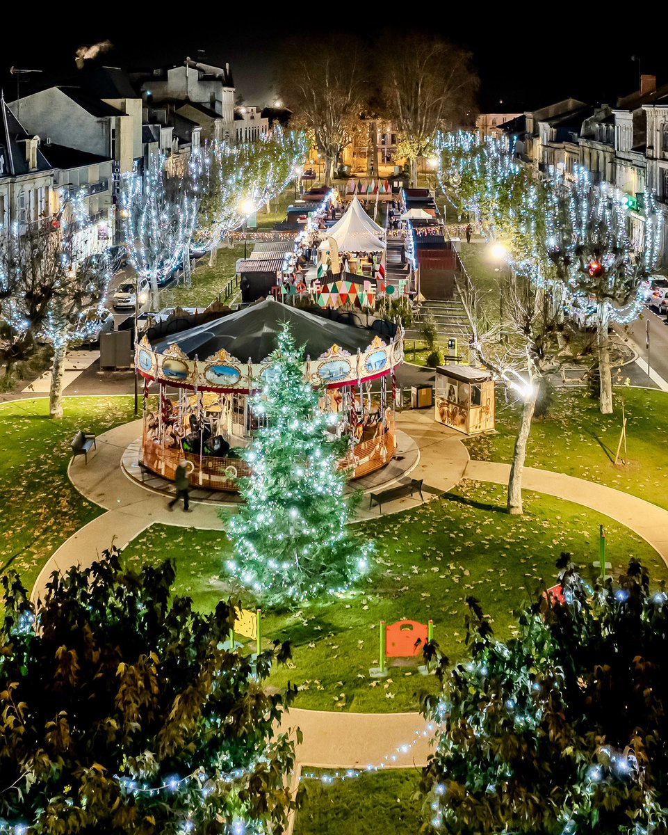 La nouvelle place Gambetta de Bergerac aux couleurs des fêtes.
