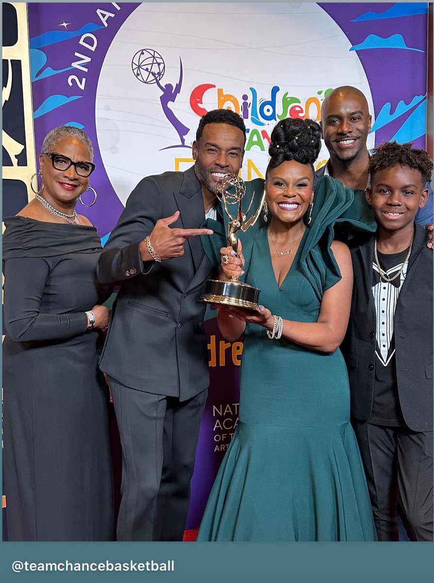 JasiraMonique's tweet image. @IamTabithaBrown Congratulations on your WIN &amp;amp; thank you for the content you create! My daughter &amp;amp; I love Tab Time! 

P.S. I hope you see dimes tonight! 🌱🌿🌳🥑 IYKYK 

#Emmys #DaytimeEmmyAwards #TabTime #TabithaBrown #ChanceBrown