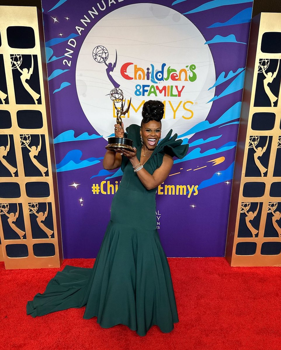 JasiraMonique's tweet image. @IamTabithaBrown Congratulations on your WIN &amp;amp; thank you for the content you create! My daughter &amp;amp; I love Tab Time! 

P.S. I hope you see dimes tonight! 🌱🌿🌳🥑 IYKYK 

#Emmys #DaytimeEmmyAwards #TabTime #TabithaBrown #ChanceBrown