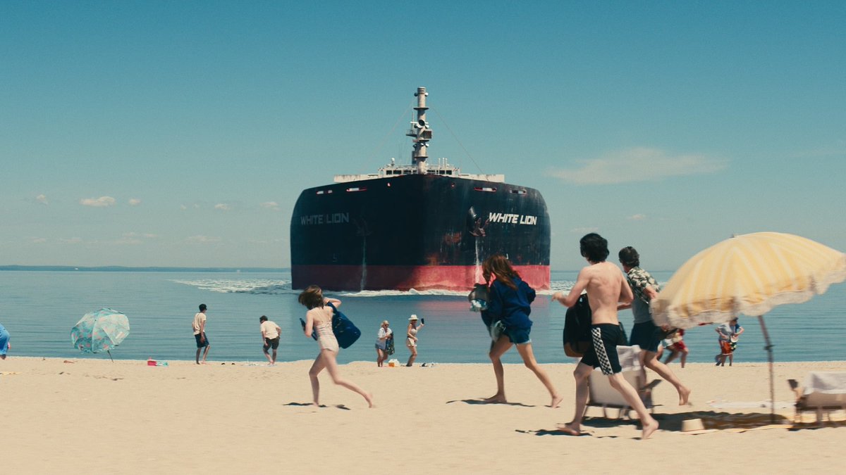 RedyCraft's tweet image. Wow je viens de finir "Le monde après nous" sur Netflix c'est un 10/10, l'ambiance est pesante et incroyable, on s'attend pas à ce qui va arriver, le casting mon dieu ! Julia Roberts, Ethan Hawks, Kevin Bacon du grand chef d'oeuvre ! Merci @NetflixFR