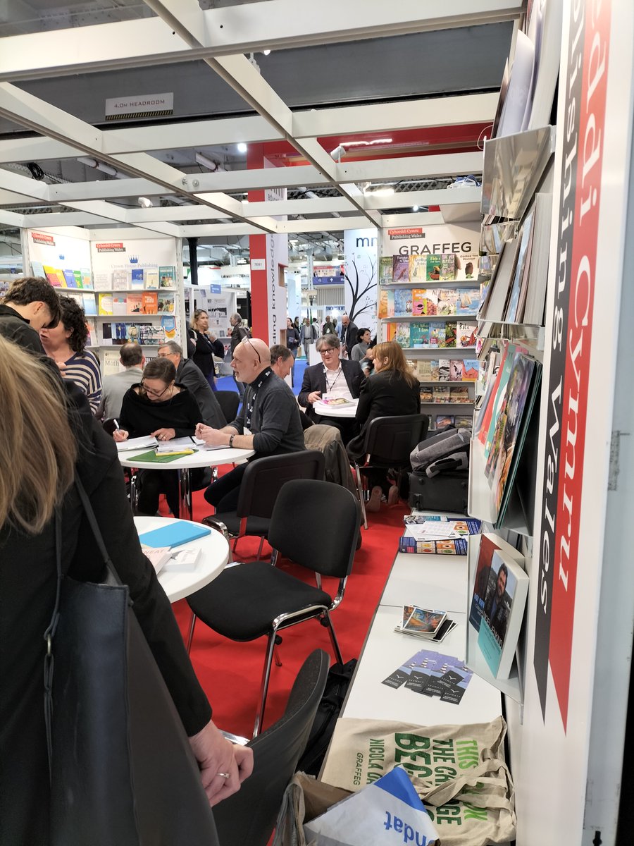 FFAIR LYFRAU LLUNDAIN 2024 @LondonBookFair Aelodau - Cofiwch roi gwybod os hoffech ymuno gyda ni yn Ffair Lyfrau Llundain 24 erbyn diwedd y dydd Members - Don't forget you'll need to let us know if you'd like to join us at LBF24 TODAY!