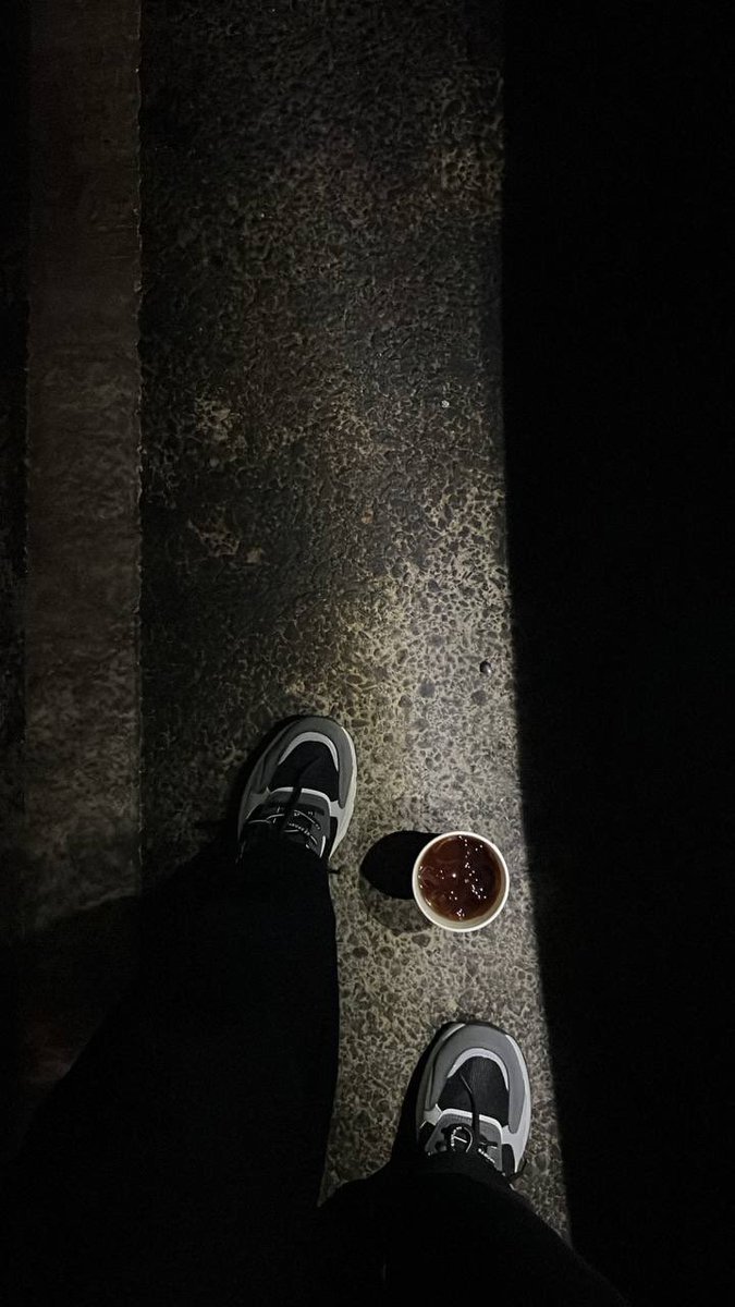 مُش أحياناً،إنما دائمًا أنت ببالي . 

والله اني كذاب بس اعجبني الكلام 😂.