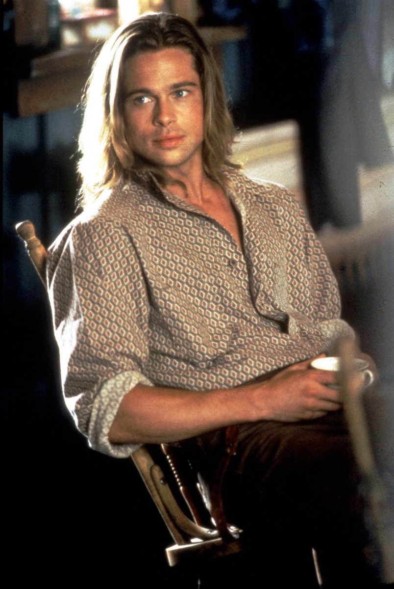 Buon 60esimo compleanno, Brad Pitt! Dai capelli corti di 'Fight Club' alla chioma di 'Vento di Passioni', torniamo indietro nel tempo e ripercorriamo 35 hairstyle che dimostrano come l'attore stia (incredibilmente) bene con tutto. - - - - > trib.al/OGGQE7s ❤️