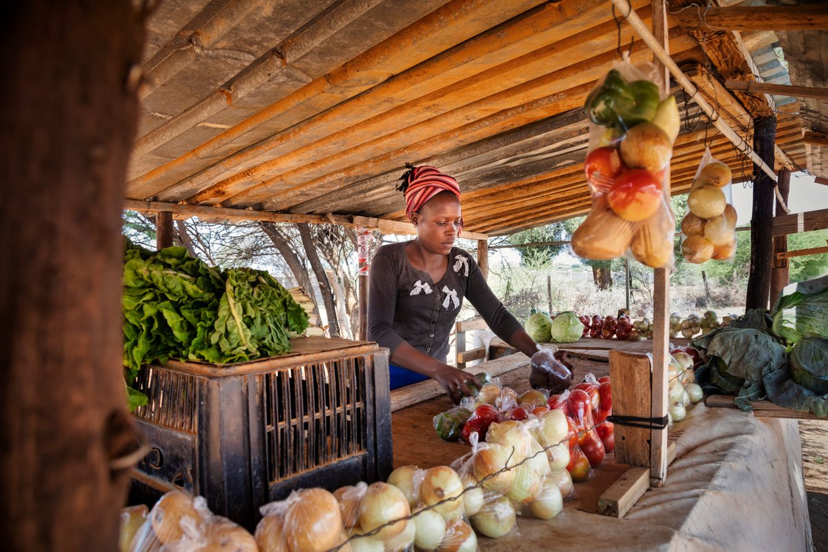 Women face distinct challenges in Kenya’s dynamic gig economy that impact their participation.  Our blog bitly.ws/36o4m explores these hurdles &amp; emphasizes the need for policies that promote inclusivity, break gender stereotypes &amp; ensure fair labor practices.