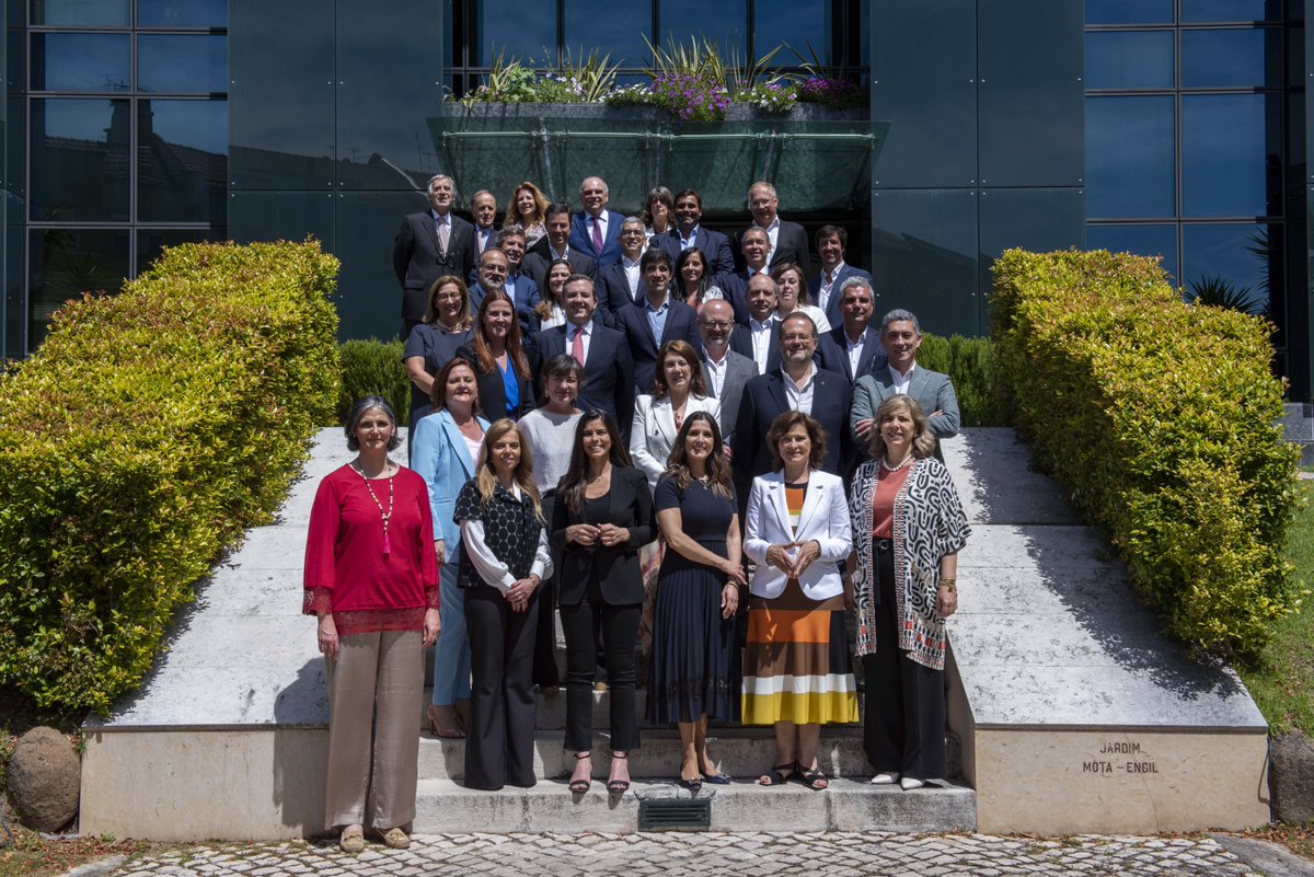 Feliz Natal para os participantes e alumni do PADE! Que a época festiva seja um momento de energia renovada e a oportunidade de celebrar os vossos feitos notáveis na liderança empresarial. 🎄
#aesebschool #altadireção #feliznatal