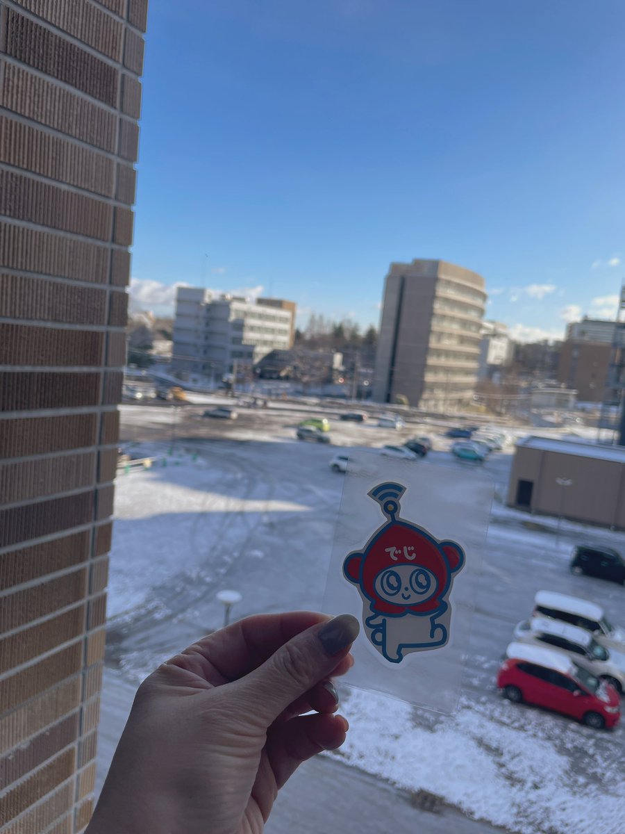 Degibou2022's tweet photo. 今日は雪が積もったね❄️
道路はツルツル！皆んな転ばないでね☃️
#でじぼう
#青葉山
#東北大学
#災害研 https://t.co/F6mthKDTw9