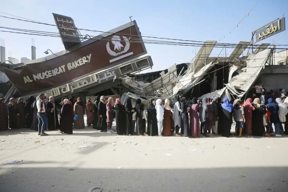 Israel’s 2-month+ denial of food/water to Gaza’s population, its destruction of objects indispensable to survival—bakeries, grain mills, water facilities—& razing of agricultural land reflect policy to use of starvation as a weapon of war, an abhorrent war crime. New @hrw report.