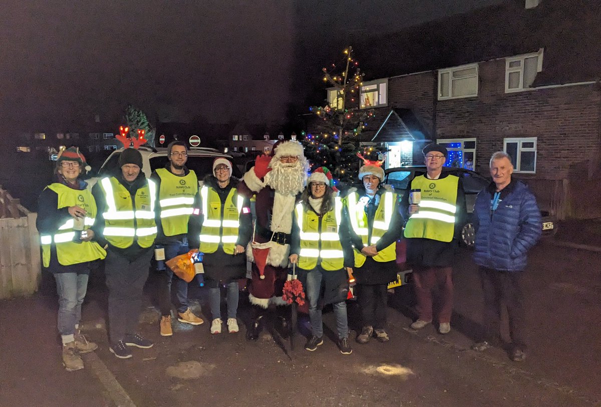 On Saturday, EG Lions helped Santa on his sleigh round; raising money for the Rotary Xmas Appeal.