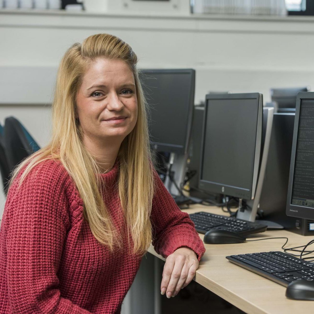 "I met fantastic people, inspiring lecturers, had tremendous opportunities and even made world news!"

Cheryl grew up in care and was a single mother of 2 when she came to <a href="/AbertayUni/">Abertay University</a> to study cybersecurity 🖥️

Universities open a world of opportunities👇
loom.ly/6Sm2VxM
