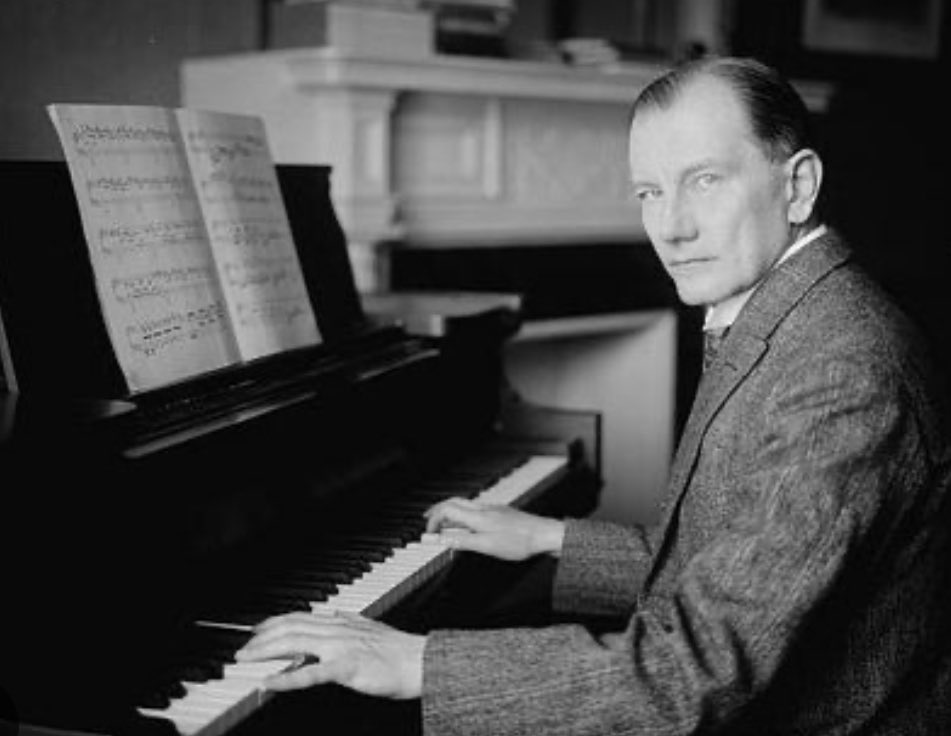 Good Morning. Start the new week well with @BBCRadio3 Breakfast. Today a Christmas mass by Brazilian court composer Jose Mauricio Nunes Garcia, Chanticleer spot a donkey laden with bags of chocolate, Hungarian composer Ernö Dohnanyi and Madeleine Dring offers an encore.