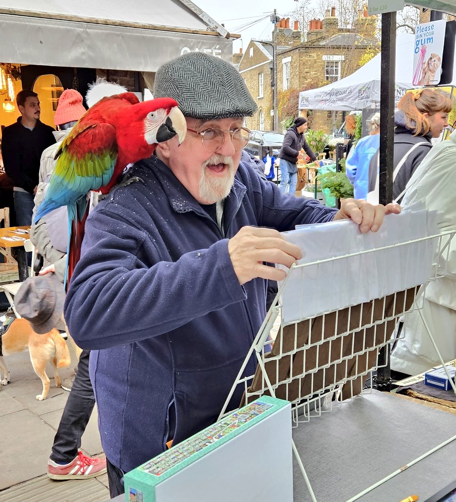 If your reaction to my drawings isn't like this, then I don't want it 🥹🥰

Bella couldn't believe what she was seeing either 😮

#hackney #broadwaymarket #londonfields #parrot