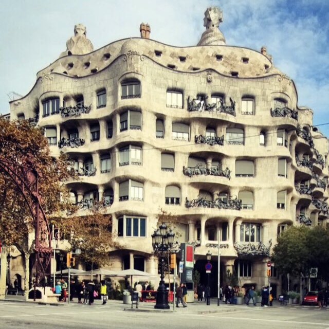 Obrim portes amb Gaudí 
#CasaMilà 
18/12/23