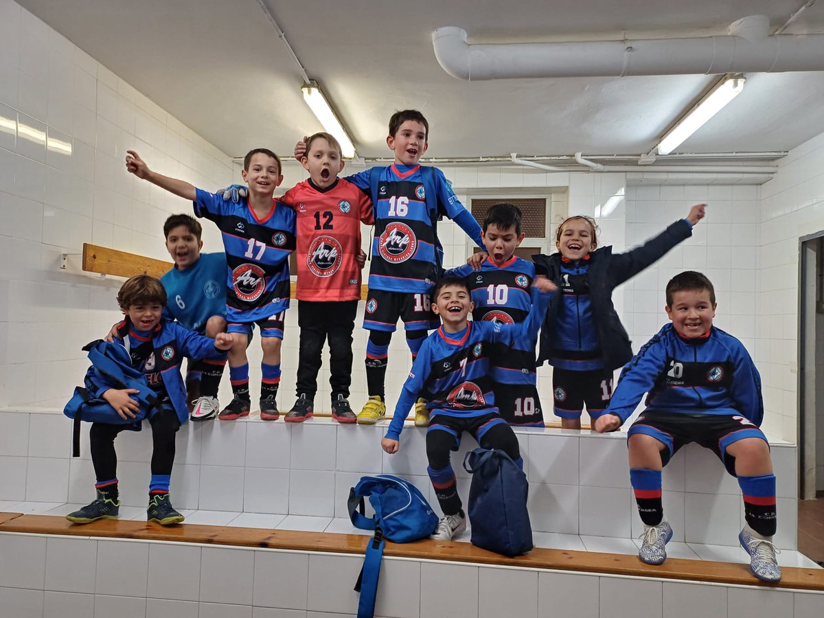 Victoria del #PrebenjaminA contra la @EFEmerita, al que de seamos suerte en la temporada.
#LaCorchera #MásQueFútbol #FútbolBase #SeguimosAprendiendo #SeguimosCreciendo #Judex #DeporteResponsable @ayto_merida @FedExFutbol @FJyD