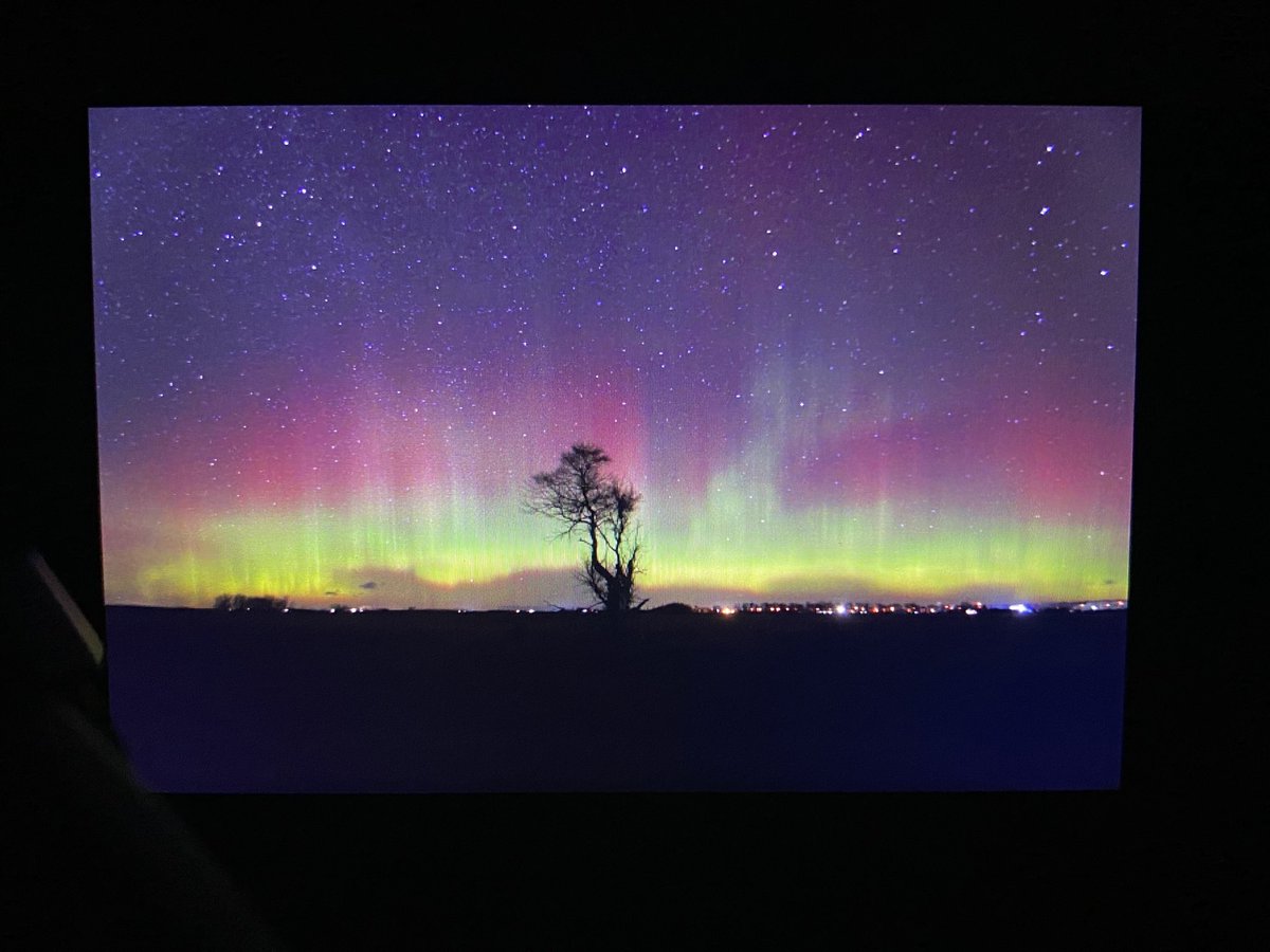 Incredible aurora ongoing now near Watertown, South Dakota! Look at those colors! #sdwx #aurora