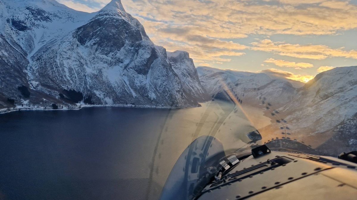 These stunning images show @eurofighter Typhoon jets of the @RoyalAirForce operating in sub-zero conditions alongside @Luftforsvaret F-35As on Exercise Arctic Phoenix. Find out more about how Typhoon kept its cool: baes.co/A8Tr50Qjp95 📸: Crown Copyright/RAF and RNoAF