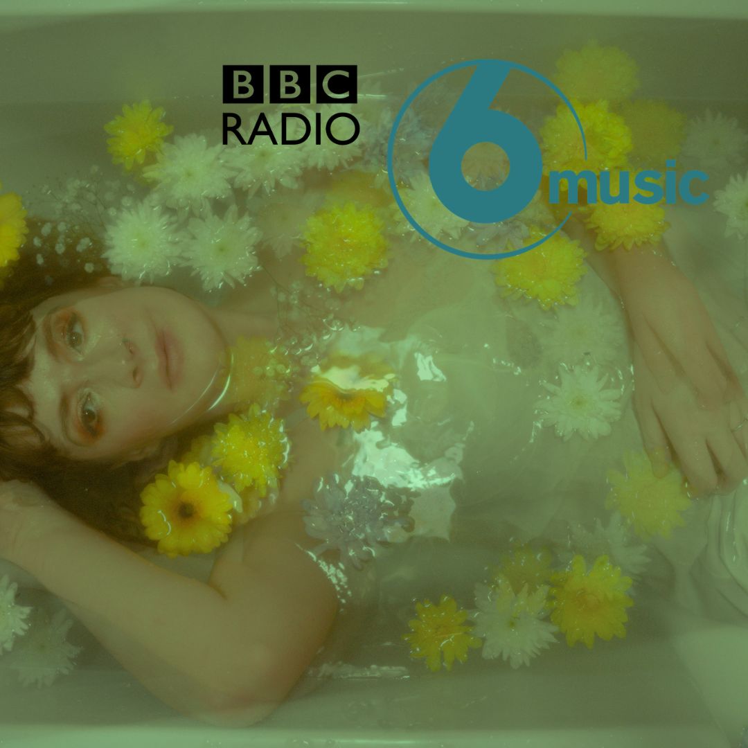 Tune into <a href="/OfficialHuey/">Huey</a> on <a href="/BBC6Music/">BBC Radio 6 Music</a> Sat 23rd Dec 10am to hear the gorgeous dark remix of Down in the Deep by @BastienKeb 💚💚 thanks so much to Huey and all at the show! What a little Xmas nugget of joy this news is! Big love  <a href="/DefPresse/">Def Pressé</a> 🖖

lnk.to/EM-BK-DITD
#bbc6music