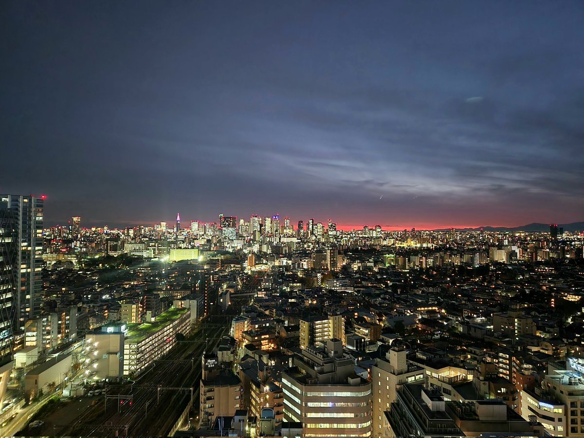 The city of dreams 🤍❤️🤍
#東京 #Tokyo #メトロポリタンプラザ #池袋 #Ikebukuro #myplayground #遊ぼう #おっぱいハンター #東京は何でもある