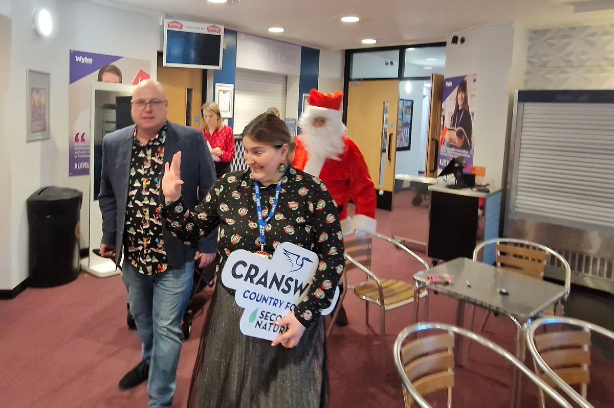 IrenaPolish's tweet photo. What a great Christmas Party we had last Saturday! 😍
A huge thank you to @CranswickPlc Country Foods Preston for their amazing support! The fabulous bags full of gifts made our pupils incredibly happy🧒👧 Thank you for this brilliant initiative, it is very much appreciated🎄🎅🎁 https://t.co/gTY0VzKO0G
