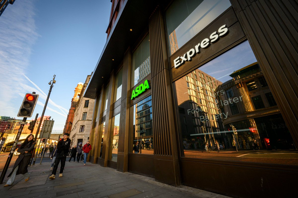 Asda completes record month of 81 Asda Express openings ahead of Christmas and confirms it is on track to hit 1000 UK stores by March 2024 bitly.ws/36ptd