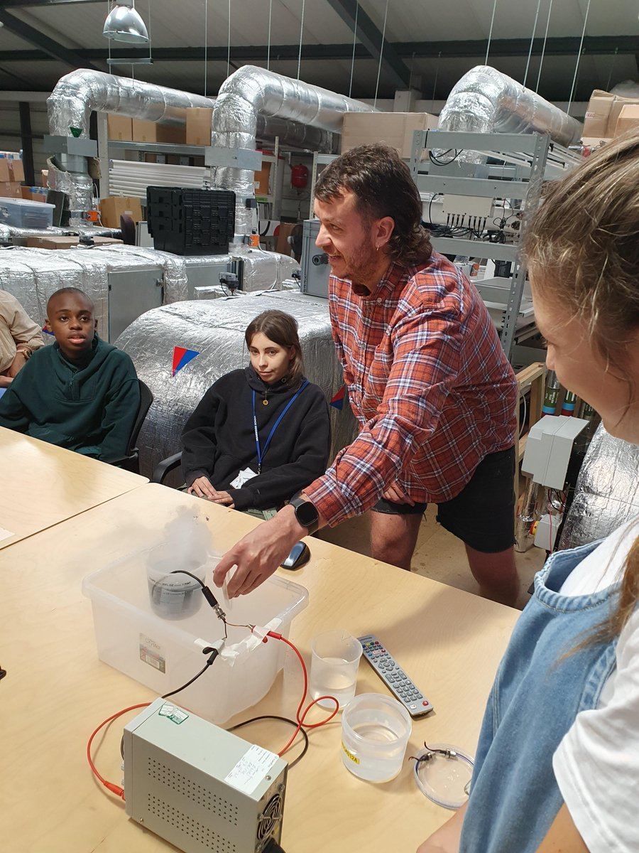 We had a great time hosting young people at our aeroponic research centre in Bristol, exploring all things farming, aeroponics & ultrasonics! 🔊🌿 The Lightyear Foundation offers young people with disabilities the opportunity to engage with STEM. hubs.la/Q02dfq6p0