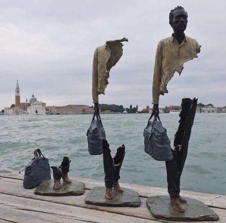 "Gurbette yok olup gitmek."

Çalışma: Bruno Catalona