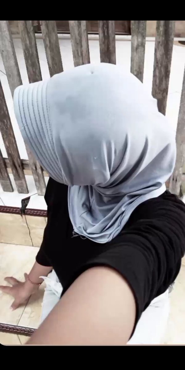 Padahal ada bekas sperma ku Lo masih aja di pake emang dasar lonte😋