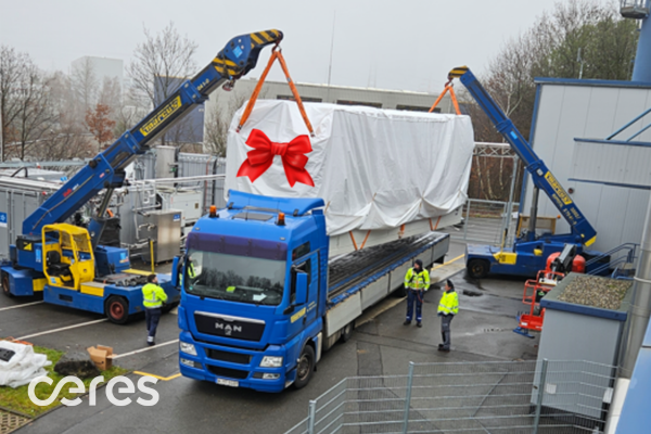 CeresPower's tweet photo. Our 1MW #solidoxide #electrolyser, delivering #greenhydrogen at <40kWh/kg, is set to ship to Bangalore. Ceres is actively shaping the #hydrogen landscape, focusing on deploying highly efficient #solidoxidetechnology in processes like #greensteel, #ammonia, and #syntheticfuels. https://t.co/1AGhObVbWu