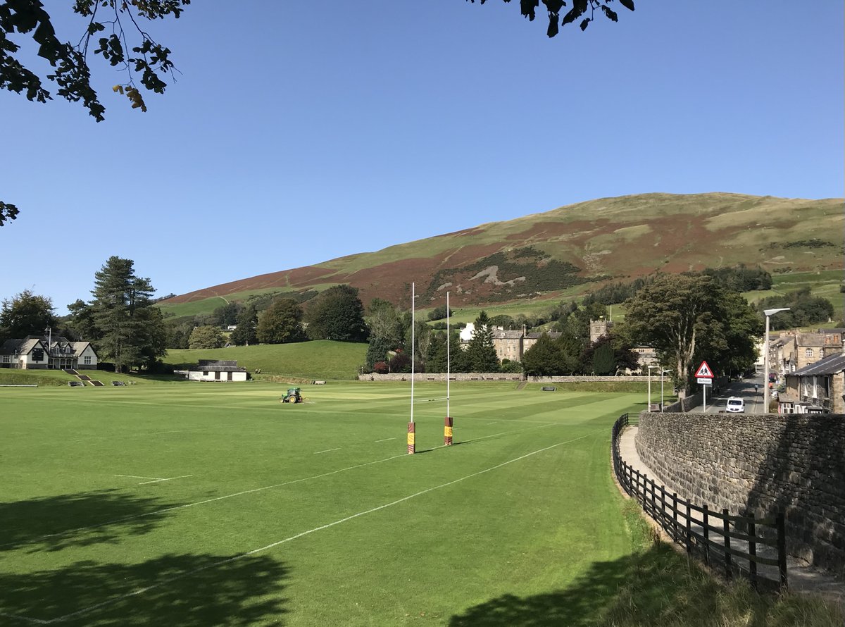 Excellent article in The Guardian today about rugby at @SedberghSchool and @CastlefordAcad. 'In a setting whose gasp-inducing beauty would be hard to beat in world sport...' says the opening line about #Sedbergh. theguardian.com/sport/no-helme… @visitsedbergh @blkbullsedbergh @guardian