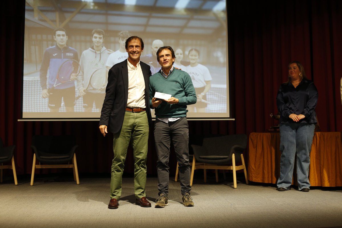 Gala de entrega de trofeos de los Campeonatos del 2021-2022 y 2023
El pasado sábado se entregaron en la Gala del Tenis Vasco.
<a href="/igordelbusto/">Igor Del Busto</a> <a href="/FNTenis/">FNT. Federación Navarra de Tenis</a> <a href="/PeterCanoFCT/">Peter Cano</a> <a href="/Frtenisoficial/">Federación de Tenis de La Rioja</a> 
Todas las fotos en: fvtenis.eus/es/noticias-ma…