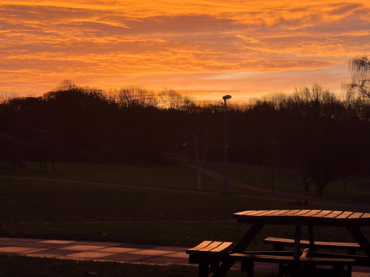 This is what campus looks like at 7:53 am today. 🌅 check out ueasu.org/winter for all the activities you can do this holiday season! ❄️ Once again safe trip and have a wonderful holiday! 😊 SU admin