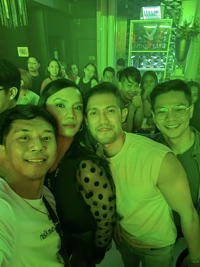 iam_kenito's tweet photo. Sa mga unexpected na nameet ko sa ⭕️ last night! It was a fun night indeed! Nagulat ko kayo noh? Lmao! So happy to be back! @mjdiaz21 @Itspjames @Tanskee @venjill #esdee #Moki https://t.co/4Tq5g5Grrh