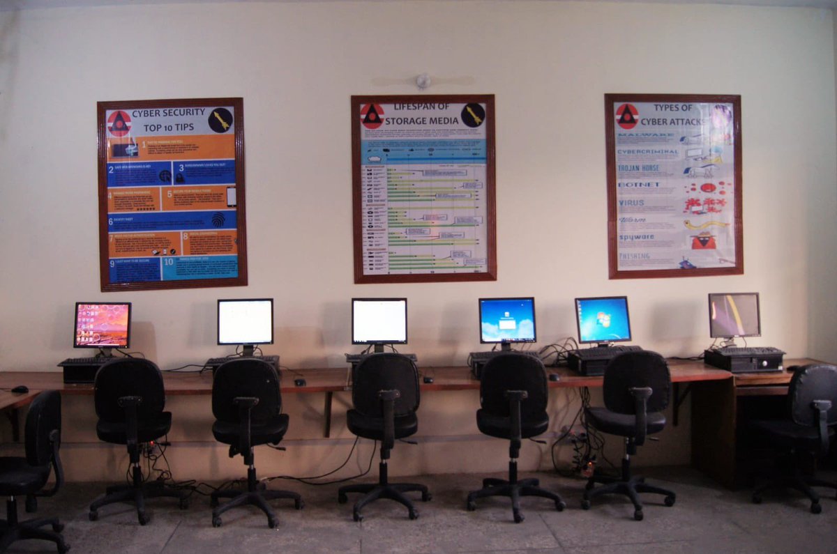 KP_TrendInsider's tweet image. The Computer Lab at Women Degree College, Miran shah is now fully operational with efforts of security forces. 

The lab is now up &amp;amp; running with 20 system repaired, Installing a 6 KW solarization system with 3-4 hrs of backup &amp;amp; Installing of panaflexes.

#EducationForAll #NMDs