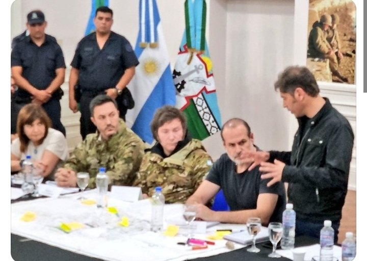 GRUPOUCB's tweet image. El inepto, cabeza de 🧉 preguntando si se puede retirar, que no entiend3 un carajo como ayudar