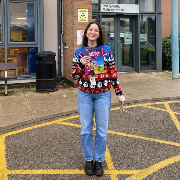 Today we've been delivering DVD's of #SleepingBeauty to local care homes across #Flintshire🥰
+ we've shared it online with <a href="/BetsiCadwaladr/">Betsi Cadwaladr</a> to stream into hospitals &amp; therapy centres! 

We believe in the healing power of panto💗
#TheseHeroesActuallyDoWearCapes #SharingIsCaring