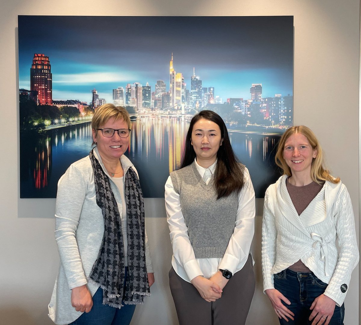 PROXIDRUGS (@proxidrugs) on Twitter photo Great pleasure to host Minji Kang from STEPI/Science & Technology Institute (Republic of Korea) to exchange about R&D #cluster structures to boost innovation & technology transfer.
#clusters4future #Zukunftscluster <a href="/BMBF_Bund/">Bildungsmisererepublik Deutschland - BRDigung</a> <a href="/HMWK_Hessen/">HMWK Hessen</a> <a href="/goetheuni/">Goethe-Universität</a> <a href="/HTAI_Hessen/">HTAI</a> <a href="/Donghyuk_Shin_/">Donghyuk Shin</a> Great pleasure to host Minji Kang from STEPI/Science & Technology Institute (Republic of Korea) to exchange about R&D #cluster structures to boost innovation & technology transfer.
#clusters4future #Zukunftscluster <a href="/BMBF_Bund/">Bildungsmisererepublik Deutschland - BRDigung</a> <a href="/HMWK_Hessen/">HMWK Hessen</a> <a href="/goetheuni/">Goethe-Universität</a> <a href="/HTAI_Hessen/">HTAI</a> <a href="/Donghyuk_Shin_/">Donghyuk Shin</a>